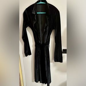 Black velour-like robe. One size.